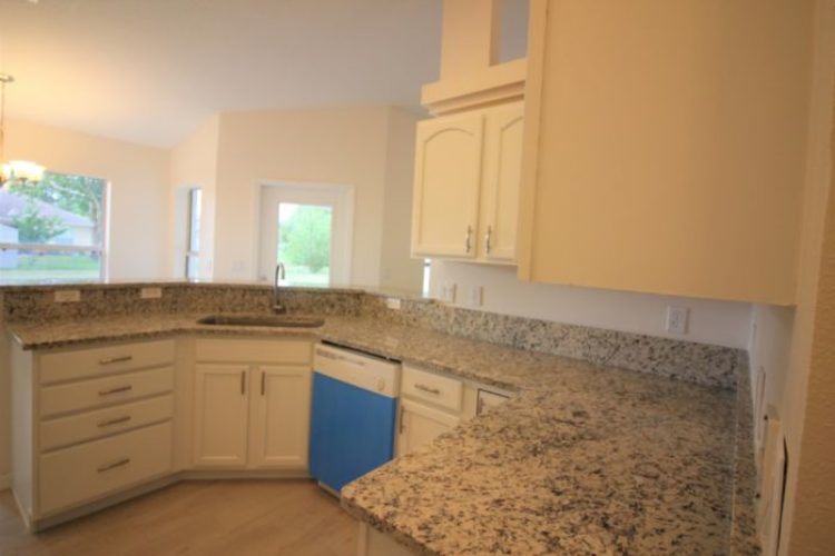 Kitchen (7) Kitchen (7)
