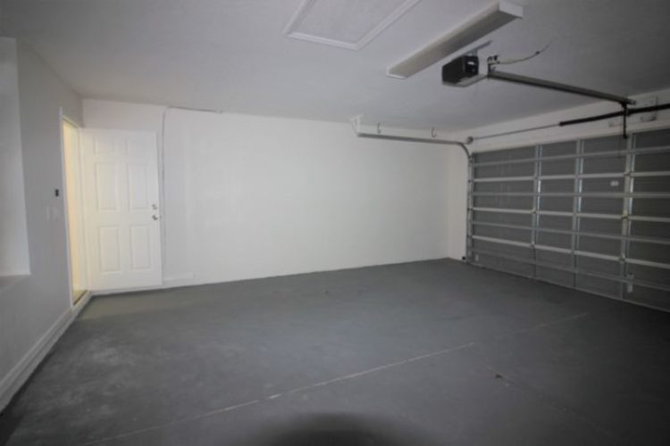 Garage (3) Garage (3)
