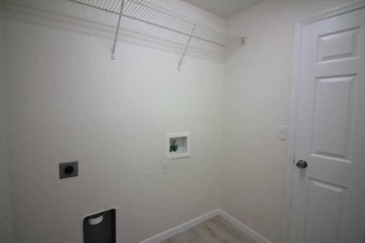 Laundry room (3) Laundry room (3)