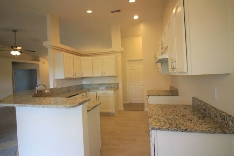 Kitchen (6) Kitchen (6)