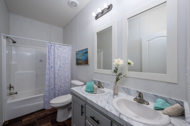 25 Horizon Guest Bath 25 Horizon Guest Bath